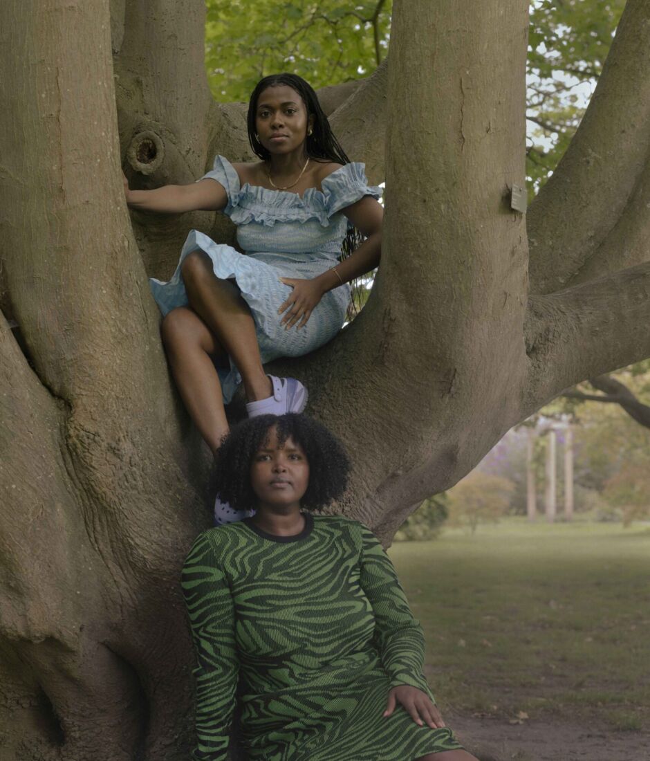 Ingrid Baraka og Naima Yasin (krøller) har i seks år lavet podcasten 'A Seat At The Table'.