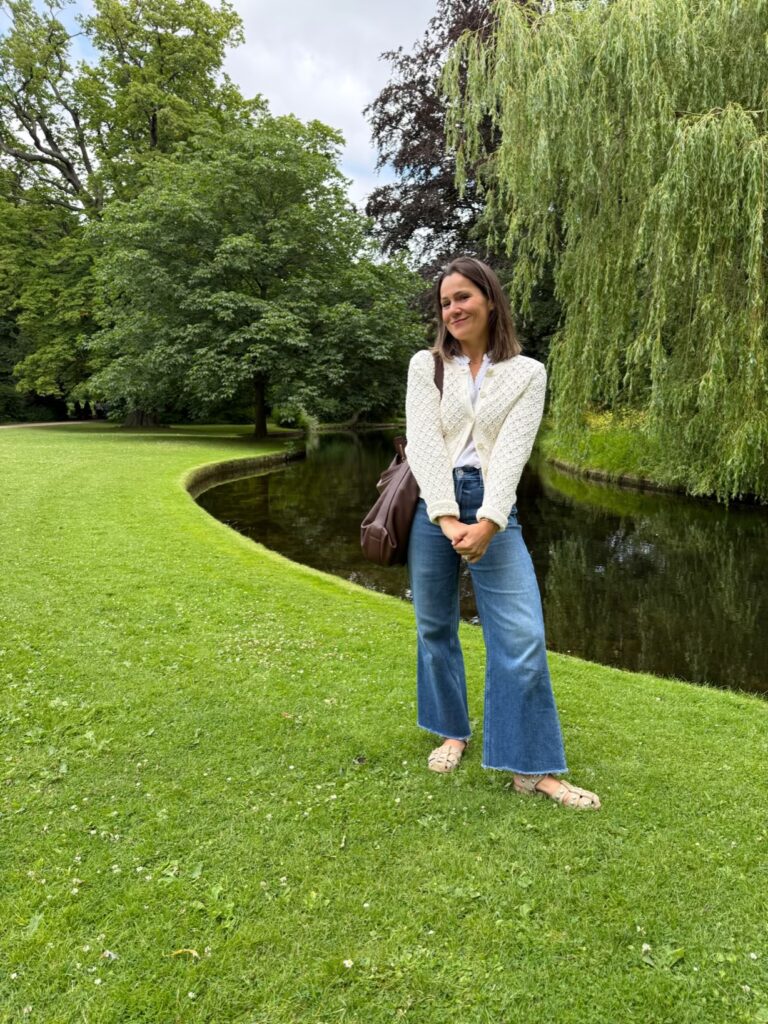 Det nuværende billede har ingen alt-tekst. Filnavnet er: marina-in-park-compressed.jpg