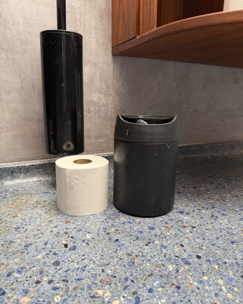 Det nuværende billede har ingen alt-tekst. Filnavnet er: trash-can-compressed.jpg